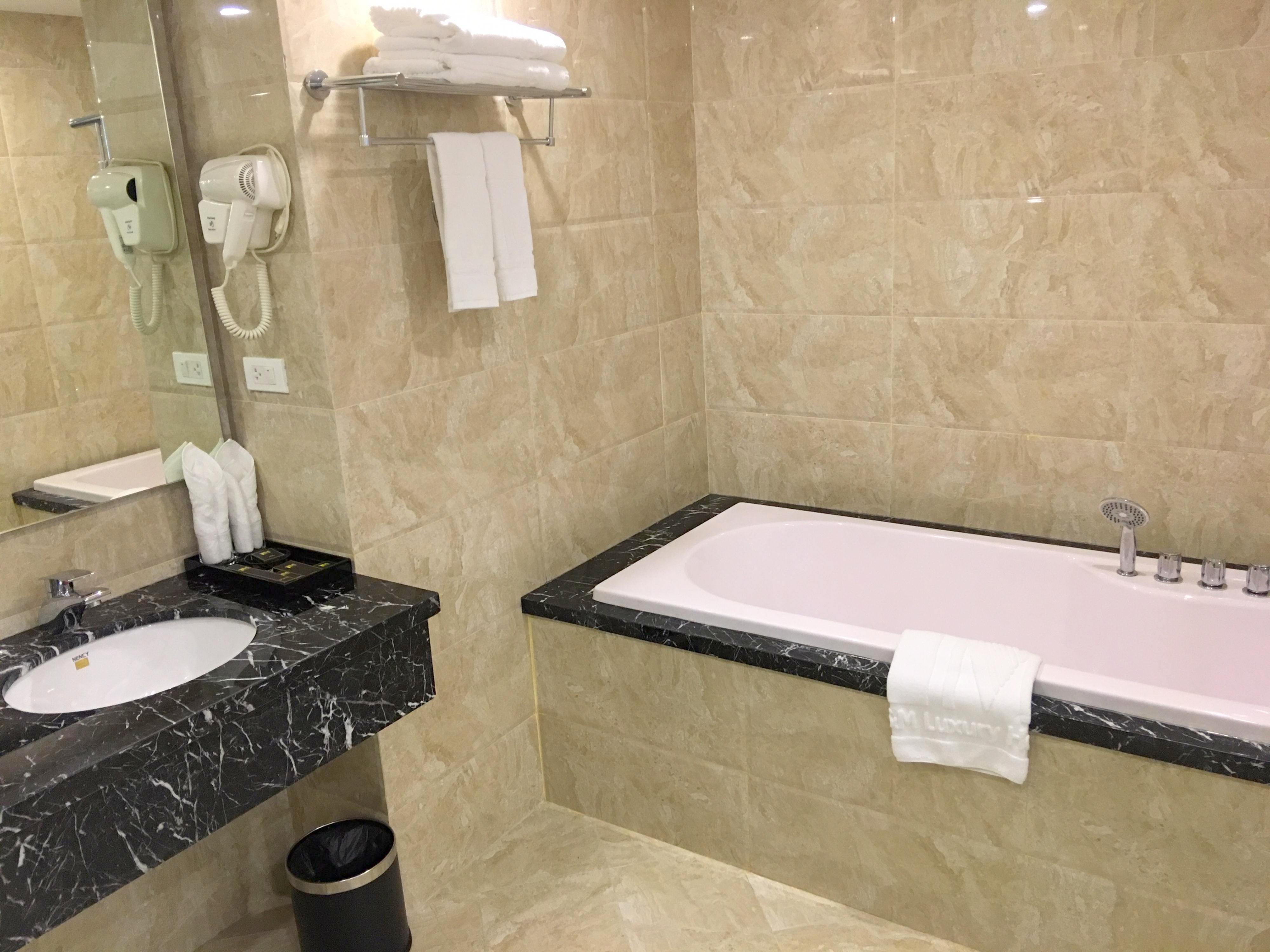 T&M Luxury Hotel Hanoi Buitenkant foto